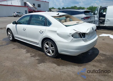 2014 Volkswagen Passat 2.5L Se z USA, uszkodzony, nr VIN 1VWBP7A34EC020471